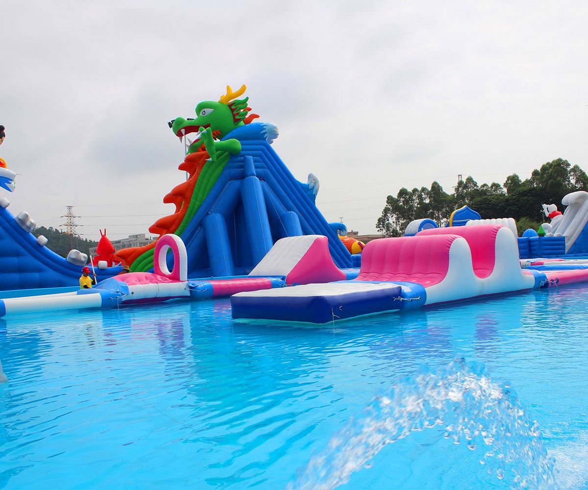 Dragon slide dengan kolam PVC besar Dragon slide with big PVC pool